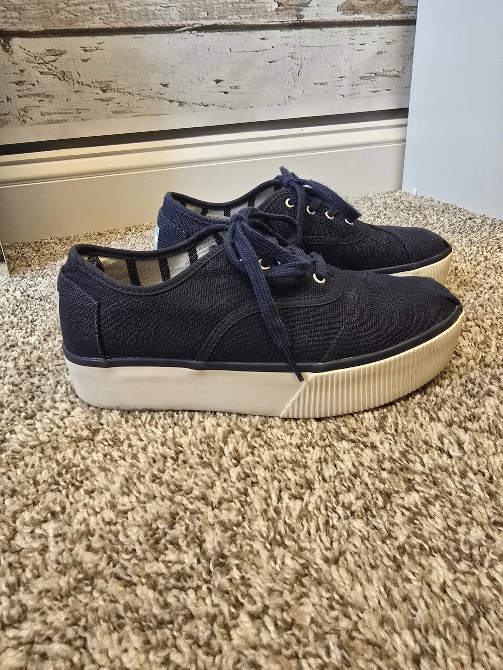 Toms Navy Canvas Platform Lace-Up Sneakers - Size 7